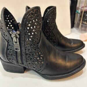 Circle G Black Cutout Leather Ankle Boots Western Zip Block Heel Size 7 Country